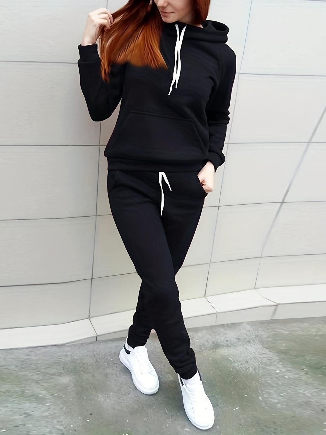 Trainingspak – Capuchon Pullover & Aansluitende Broek