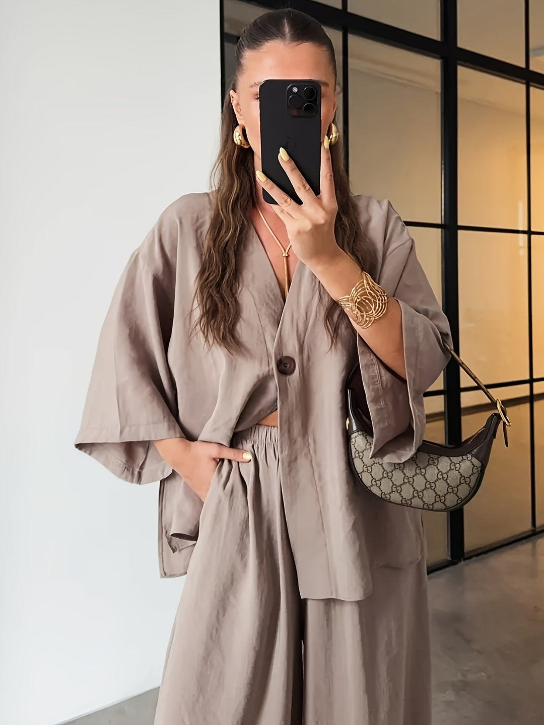 Tweedelige Set – V-Hals Shirt & Hoge taille Broek