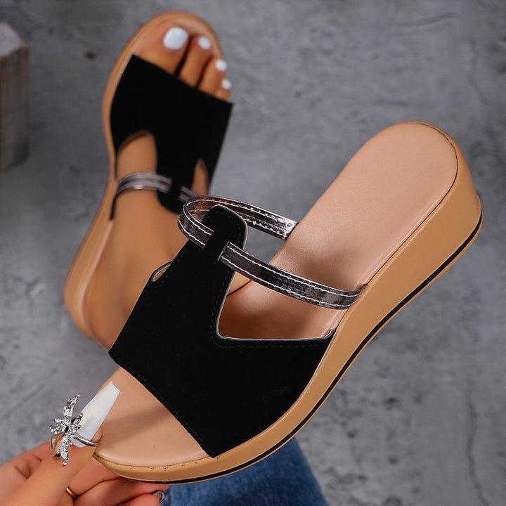 Wedge Slippers – Verhoogde Zool & Antislip Grip