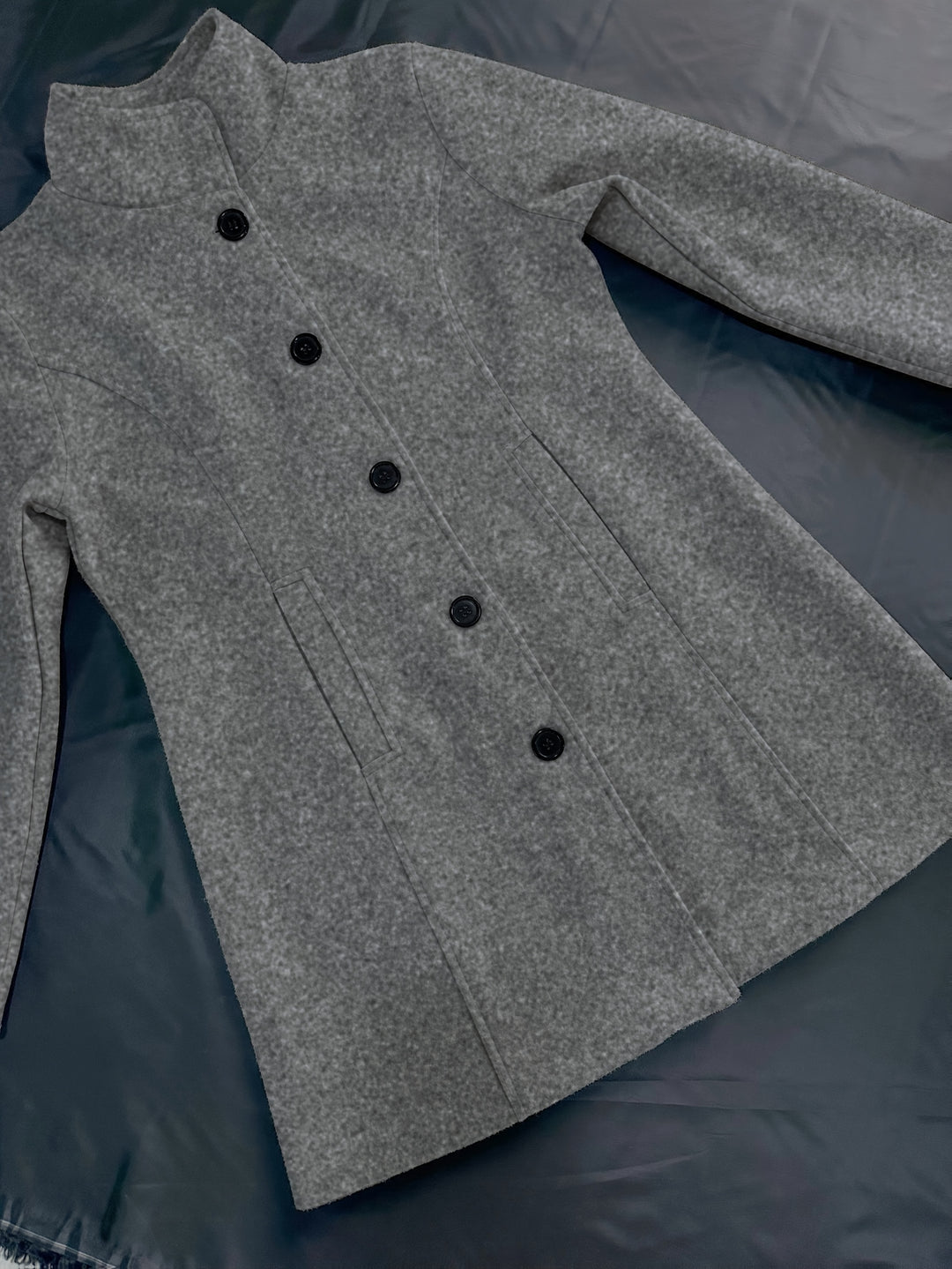 Wolmix Jas – Middellange Met Knoopsluiting En Warmte